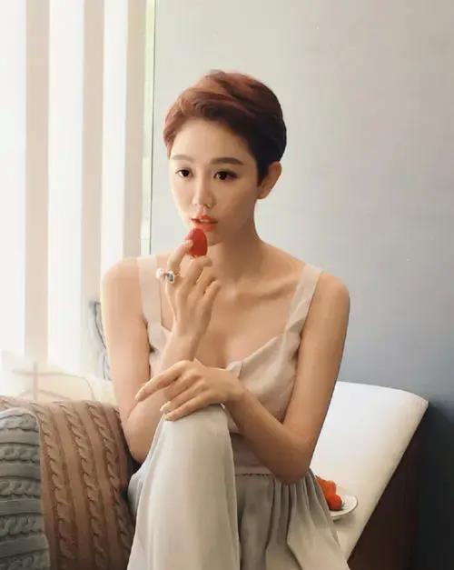 孙俪和高圆圆加一起,都比不过姜妍的好身材,赵又廷能把持的住吗_腾讯