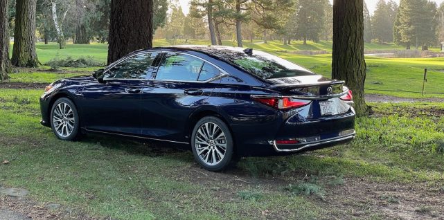 2021年雷克萨斯es250评测稳重的街头巡洋舰