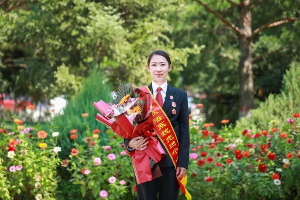 队伍教育整顿英模风采白晓娟巾帼花开别样红