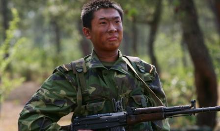 士兵突击白铁军分明在七连成绩最差为什么还能留在七连呢