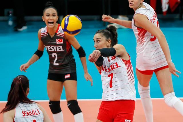 女排欧锦赛,卫冕冠军塞尔维亚晋级决赛,土耳其女排被逆转