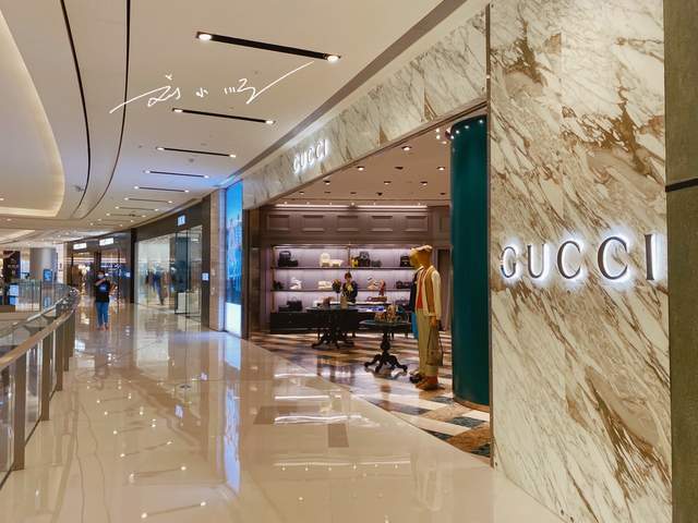 重庆最高档的商场就在江北嘴cbd重庆第一家lv专卖店开在这里