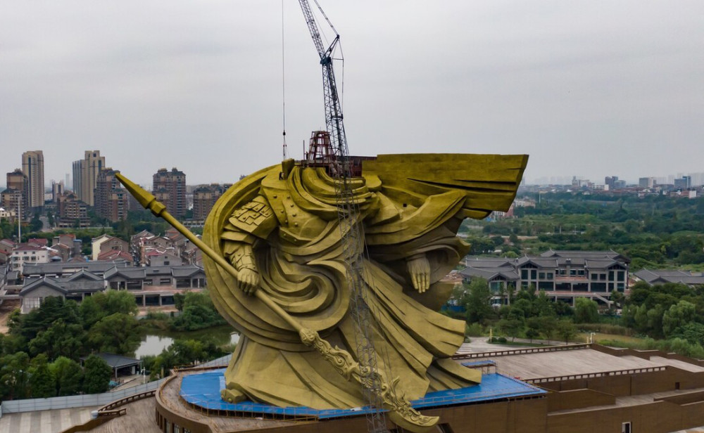 去年年底,"关公雕像搬移工程"审核通过,整个搬迁项目总投资1.