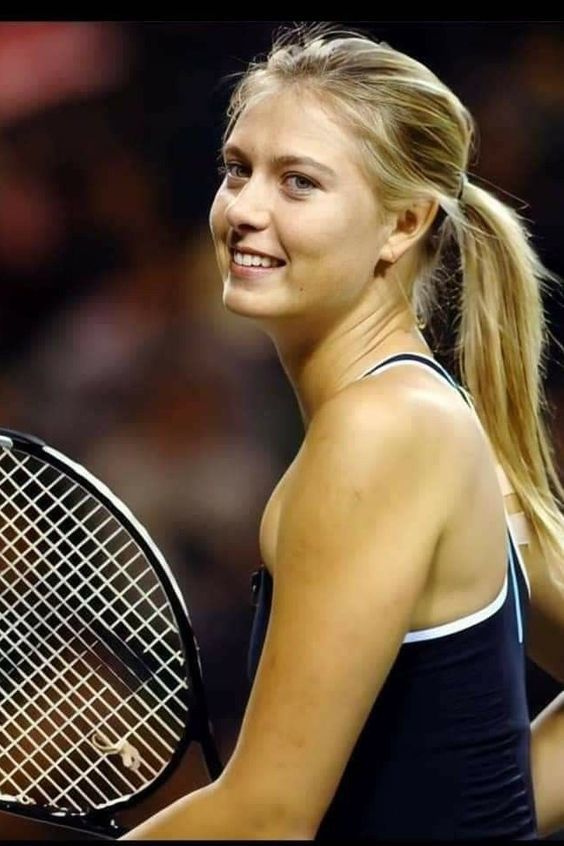 网球女神莎拉波娃素颜度假穿一字泳衣秀出紧实腹部肩膀仍宽阔