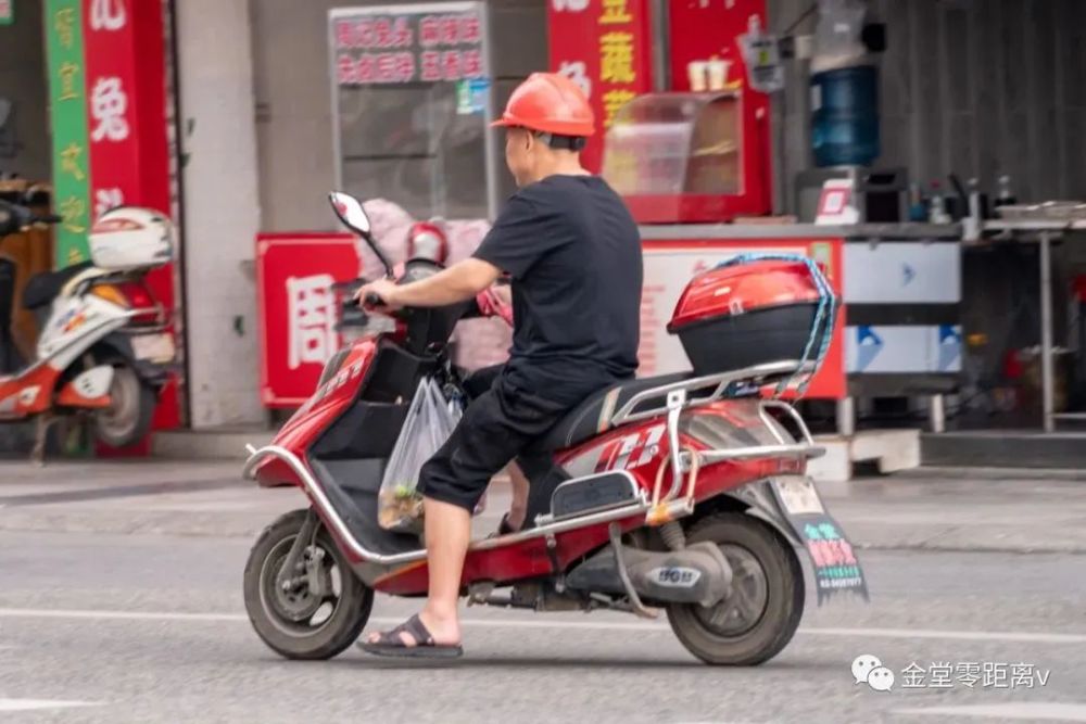 骑电瓶车注意了金堂交警正在全城整治这个行为接下来还会