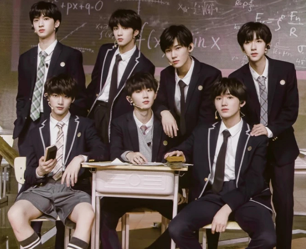 tnt最牛粉丝同时被清华和中戏录取曾给偶像绘画实现自我价值