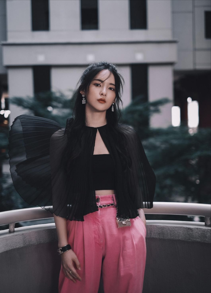 《乔家的儿女》捧红了"孙小茉",私下穿搭成模板,造型简约时髦