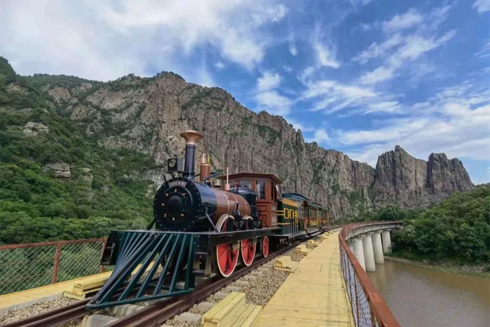 【央广网黑龙江频道】东宁洞庭峡谷观光列车首发