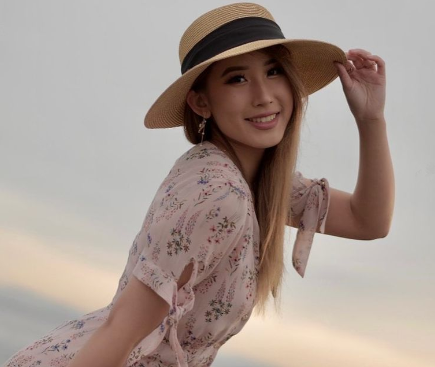 李婉华罕晒母女合影,18岁女儿靓丽出众,高中读戏剧疑似想当艺人