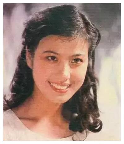 58岁枣花吴玉华二婚嫁给著名画家成亿万富婆今一家很幸福