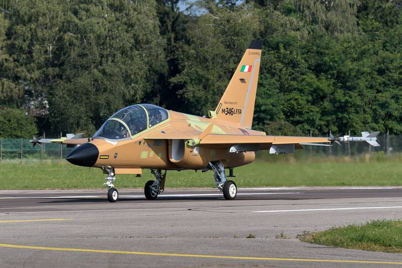 飞行学员将在意大利国际飞行训练学校学习,训练机型为m346高级教练机