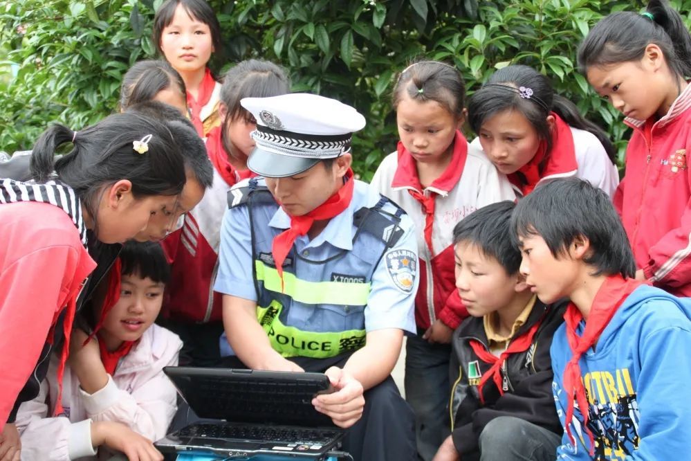 我们的孩子长顺县公安局交警大队宝贝计划侧影