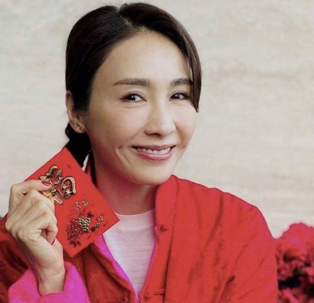 50岁黎姿公司股价飙升,成商界女强人