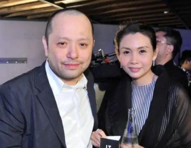 邱淑贞大女为妹妹庆生17岁沈日颜值普通更像爸与沈月风格不同