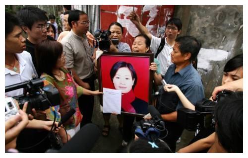 湘潭女教师裸死案回顾:尸检6次历经4年定案件,男友成最大嫌疑人!