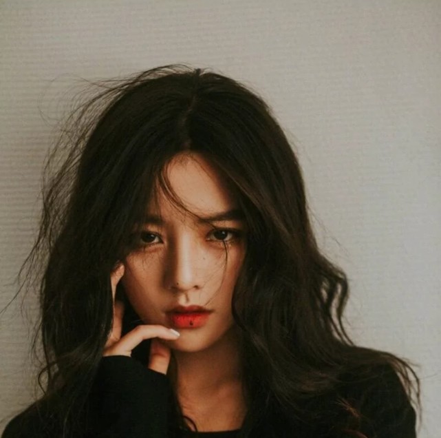 ins不屑一顾女生头像
