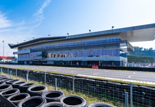 走红,耗资16亿具备国际认证,提供试驾和教学服务,叫做浙江国际赛车场