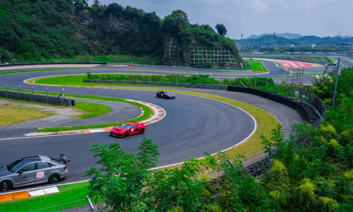 绍兴一赛车场走红耗资16亿具备国际认证提供试驾和教学服务
