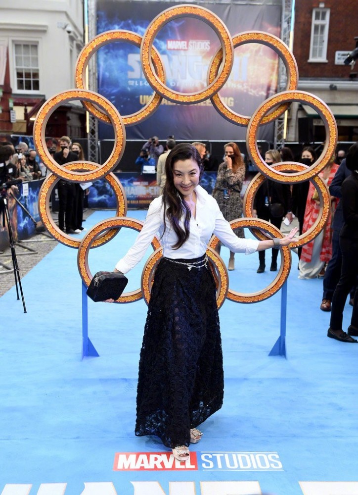 59岁杨紫琼曾使成龙改变想法,发言太飒气:女人不应该待在厨房_腾讯