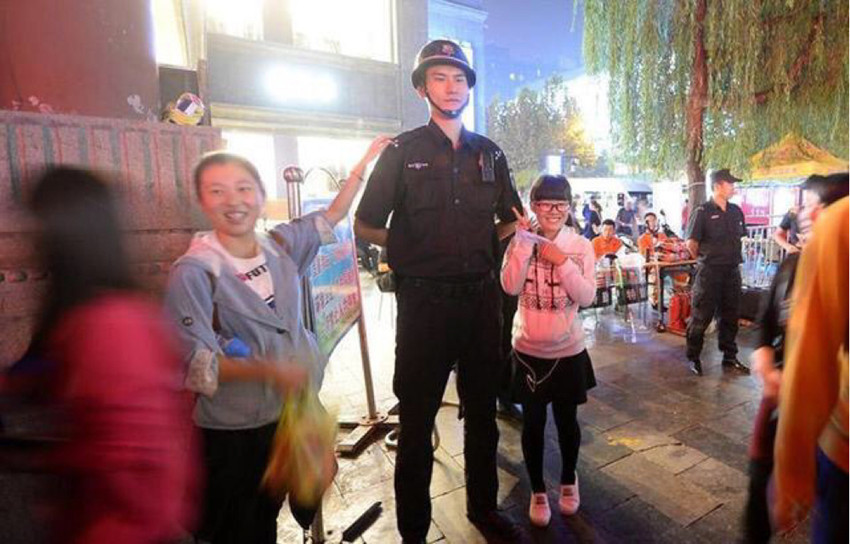 退役 CBA运动员谢志明退役后选择当保安，为何他的选择受到人们赞扬