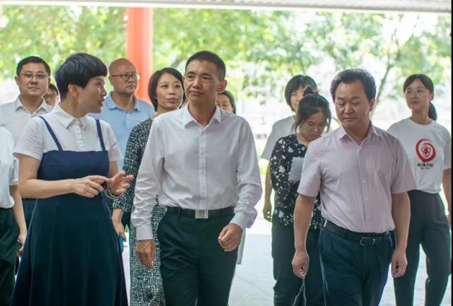 九龙坡区代理区长李顺调研谢家湾学校