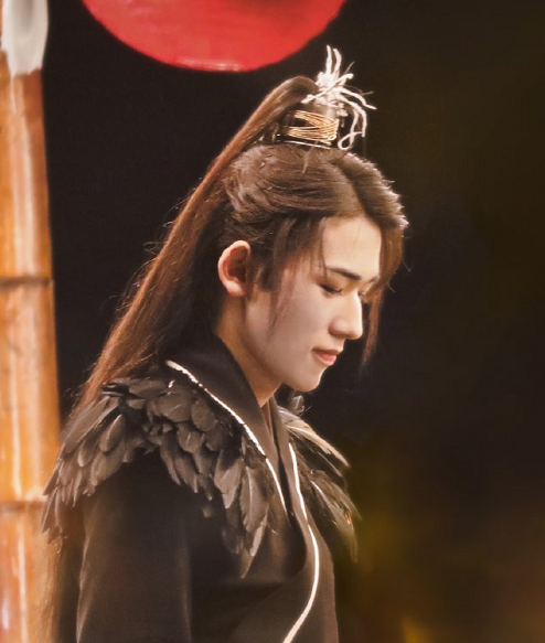 宋亚轩另寻出路首部主演影视剧来袭网友不会又演儿子吧