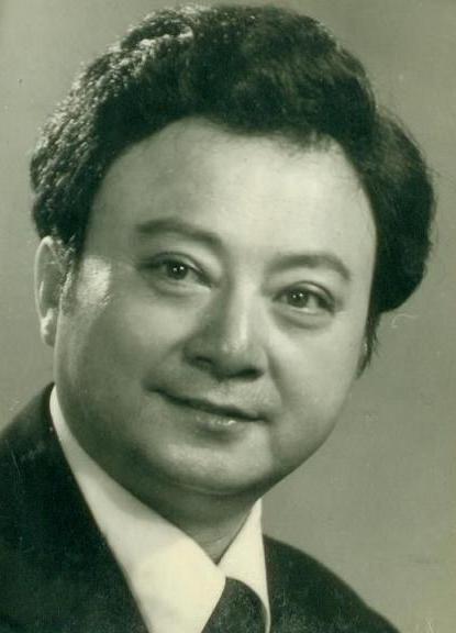 回来之后胡松华决心学习演唱,所谓"投笔从歌",并找到了启蒙老师郭淑珍