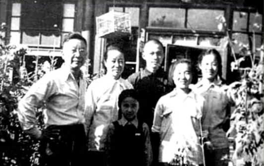 新學(xué)堂歌詠鵝春曉舞蹈入侵豪華八國聯(lián)軍專家團(tuán)百年藝術(shù)家天河區(qū)摩登百貨貴嗎