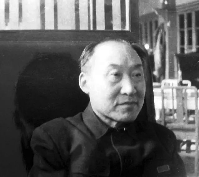 叶企孙:13岁上清华,23岁享誉世界,晚年却沦为乞丐,向学生要饭