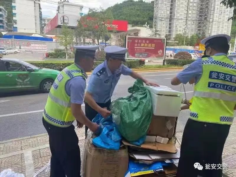 瓮安县城市人口_城市有温度,瓮安交警居然这样做!