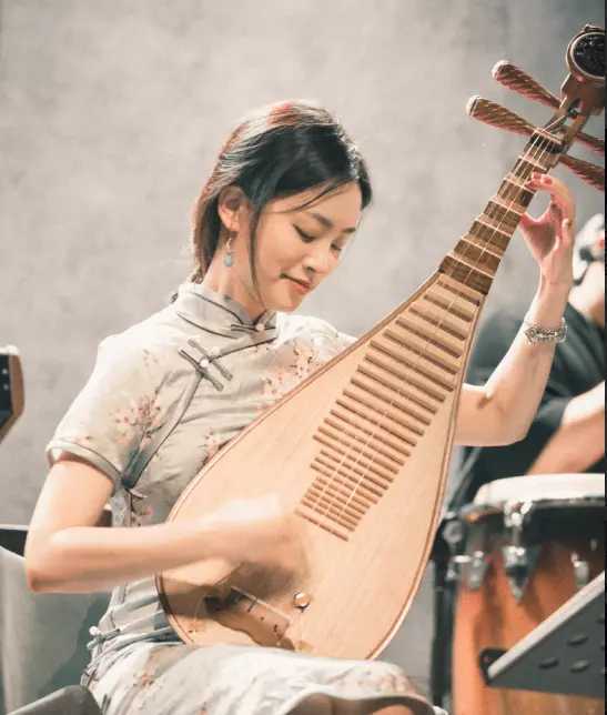 "小琵琶精"施冰岚清空与霍尊所有动态,微博设置"仅半年可见"