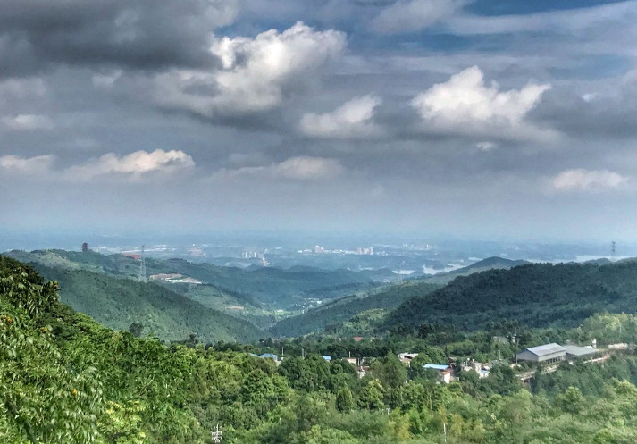 成都避暑山脉走红,有"古唐胜迹"之誉,牡丹文化与洛阳牡丹媲美