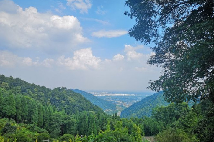 成都避暑山脉走红,有"古唐胜迹"之誉,牡丹文化与洛阳牡丹媲美