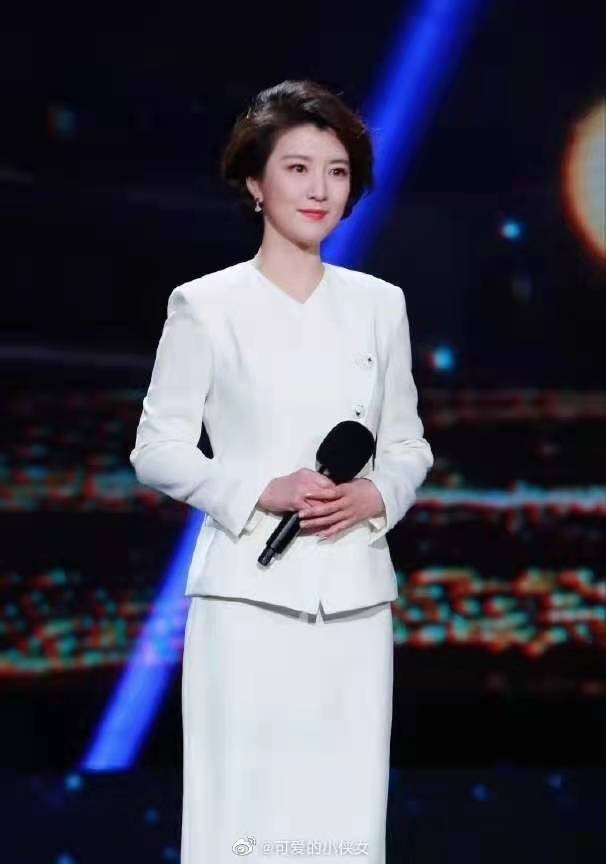 央视终于迎来新主持!36岁崔爽甜美似周涛翻版,辨识度却差点
