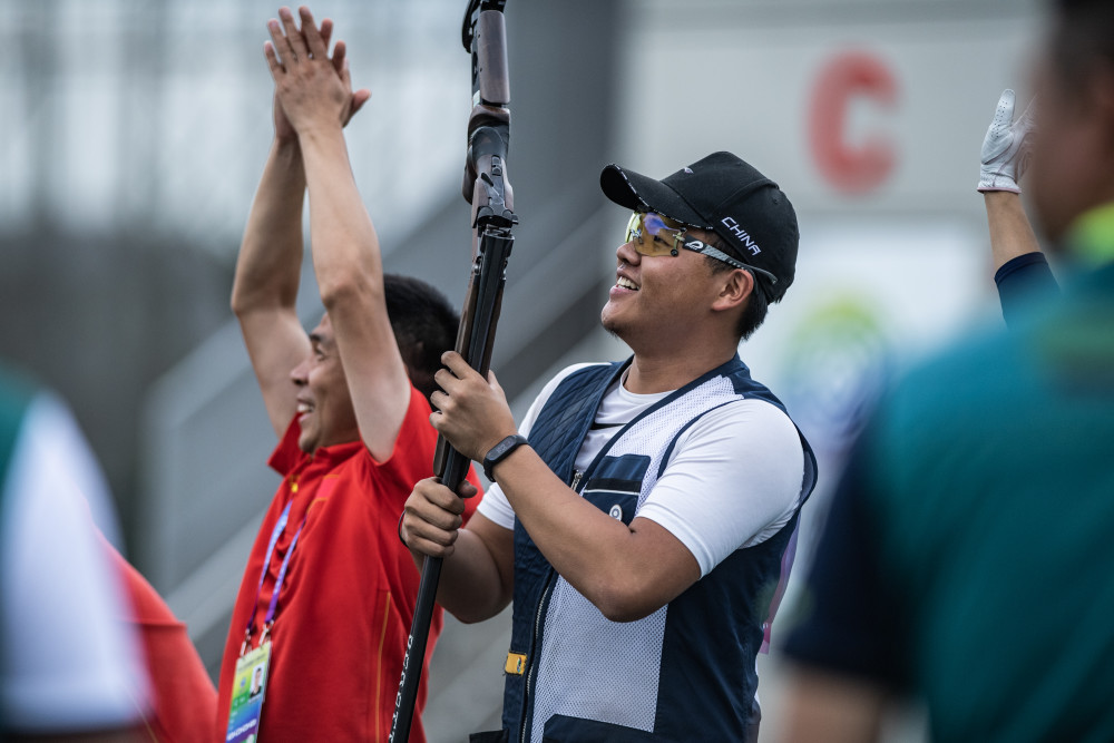 新华社记者 陶亮 摄9月4日,山东二队选手韩旭(中)在比赛中.