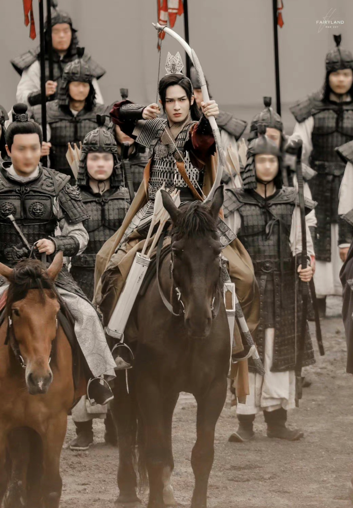 《苏记》朱正廷路透,强行走"浓颜"男主路线,脸型古怪很阴柔,超辣眼睛