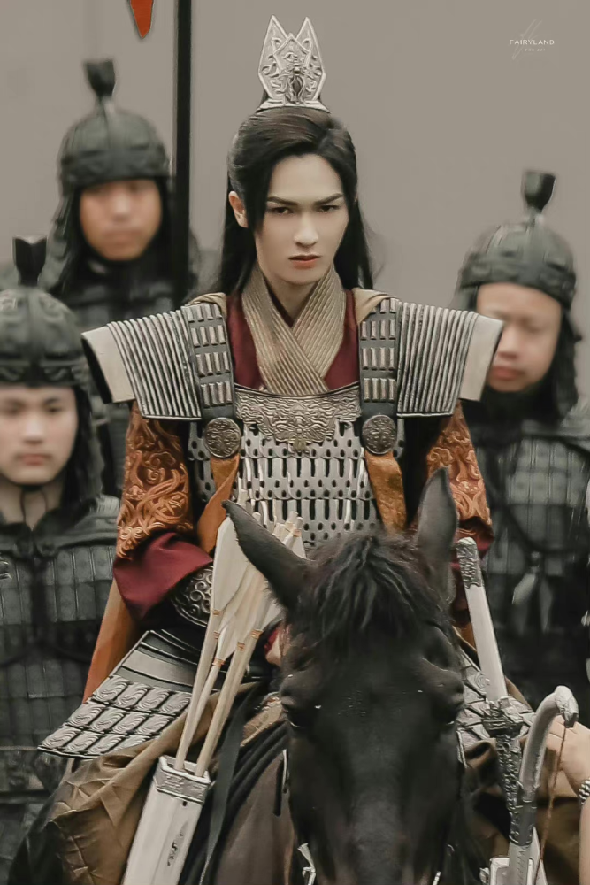 《苏记》朱正廷路透,强行走"浓颜"男主路线,脸型古怪很阴柔,超辣眼睛