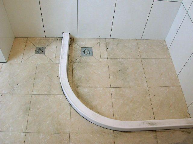 卫生间挡水条怎么装才能防溅水我家竟然装错了又得浪费钱