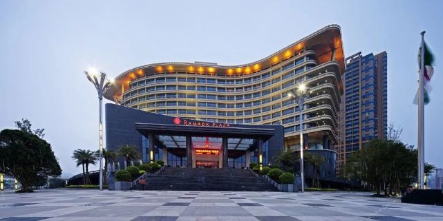 (合川华地王朝大酒店)04,多个项目遭遇滑铁卢云南华川集团,还在重庆
