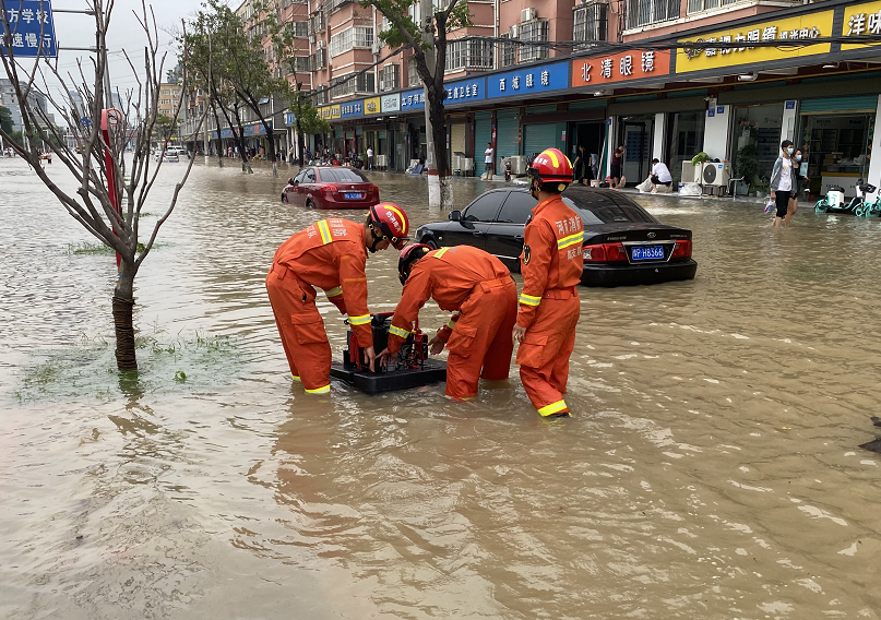 同心防汛竭力抢险暴雨中的淮阳正能量