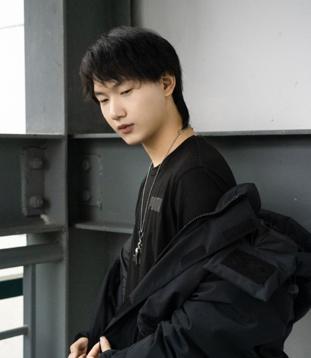 fly发博晒出qg全员自罚照片粉丝跟罚太细节但还差一件事未完成