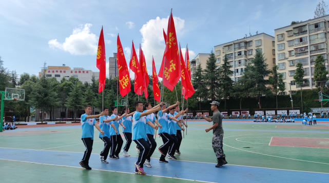城关中学国防教育活动让学生飞扬青春