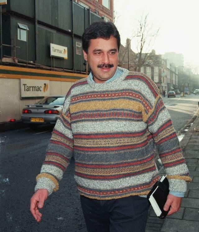 在和多迪·法耶德约会之前,戴安娜已经深深地爱上了哈纳特·汗(hasnat