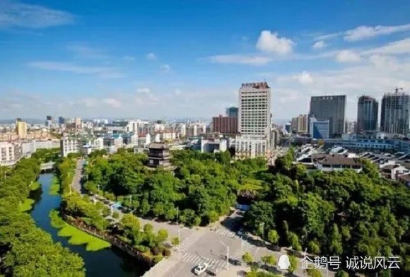 江阴,常熟等县级市相比,靖江显然居住人口较少,因此,经济社会发展存在