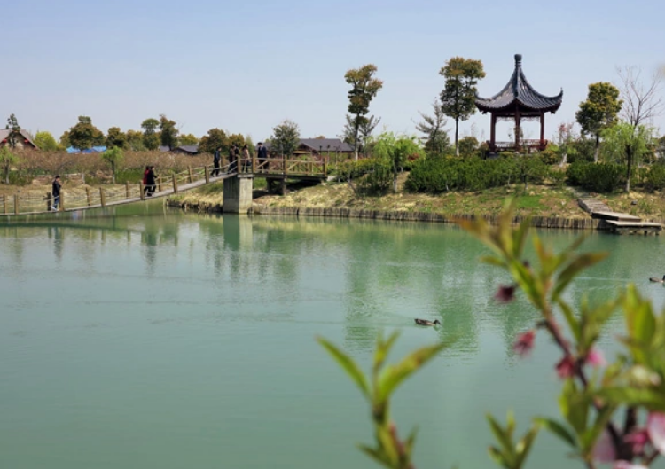 湖日本人口_吉林走红一人造湖,平均水深达22米,因日本人筑坝而形成