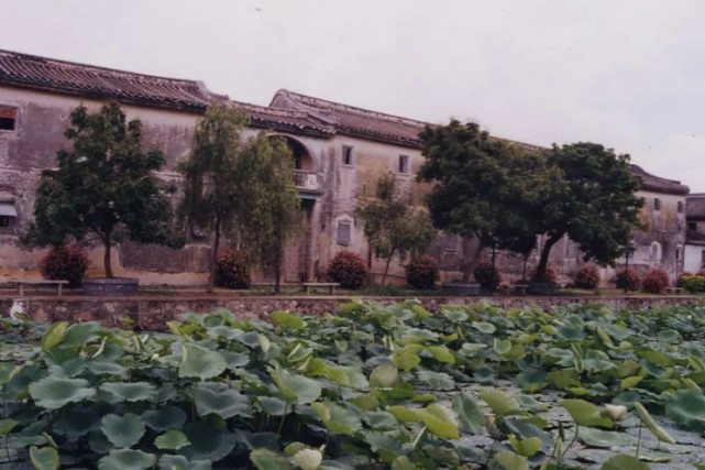 名人故居很多都是乡下简单的几间小屋子,而陈慈黉先生的故居,绝对当得