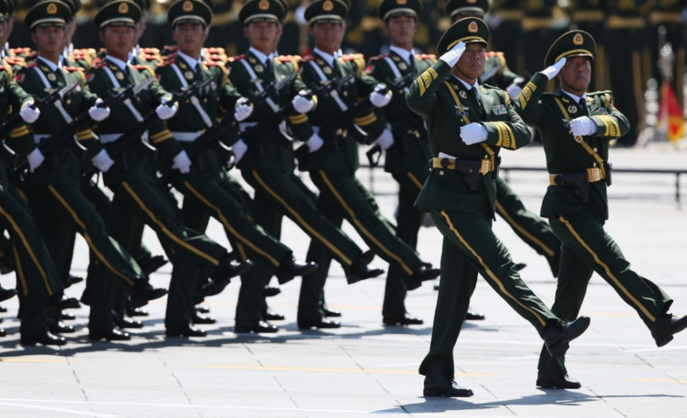 虽说不是绝对,但如果军人能够站好军姿踢好正步,他们的素质再差也不会