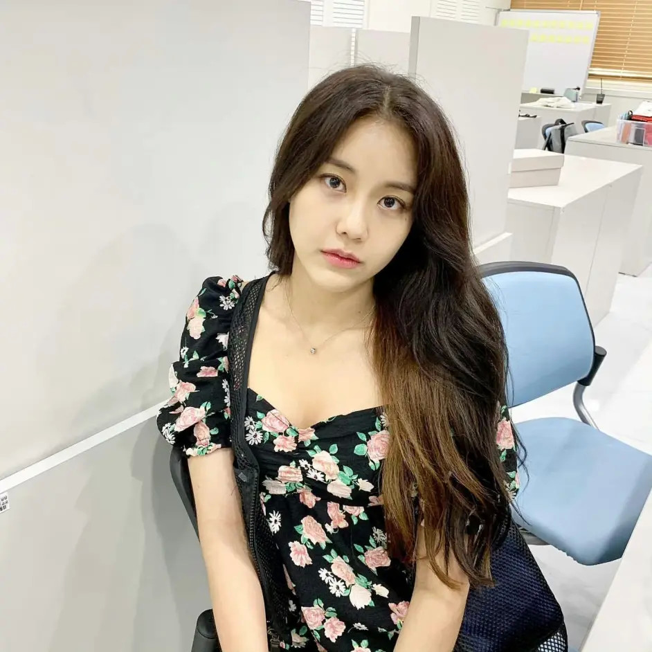 aoa成员惠晶ins疑似公开恋情?_腾讯新闻