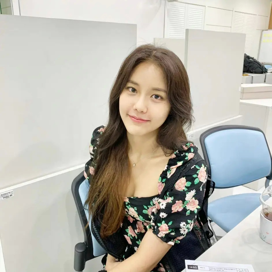 aoa成员惠晶ins疑似公开恋情?_腾讯新闻