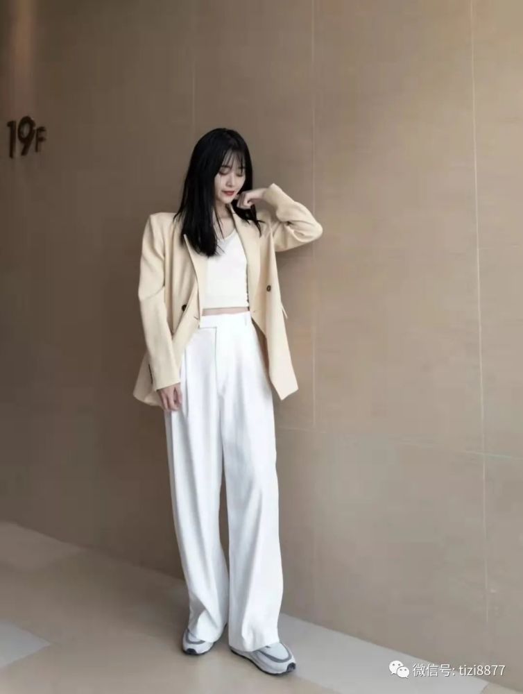 白色衣服搭配什么颜色裤子好看（白色衣服怎么搭配裤子）-第2张图片-潮百科